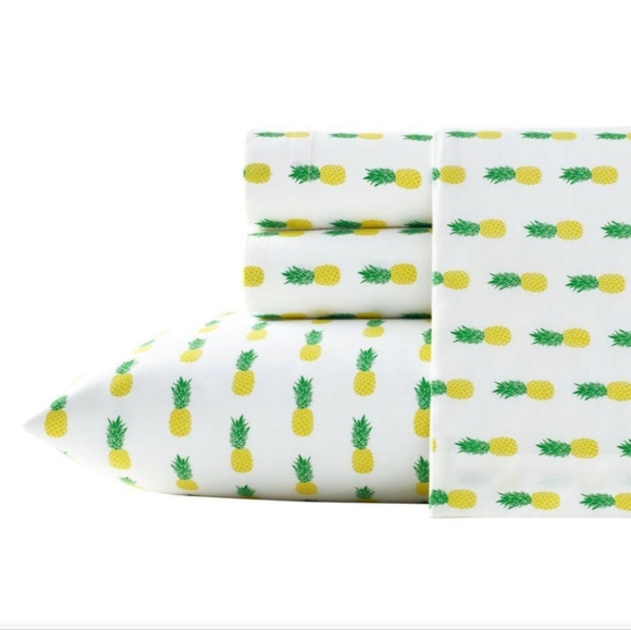 Poppy and Fritz Other - Poppy and Fritz Pineapples 3-Piece Yellow and Green FULL sheet set